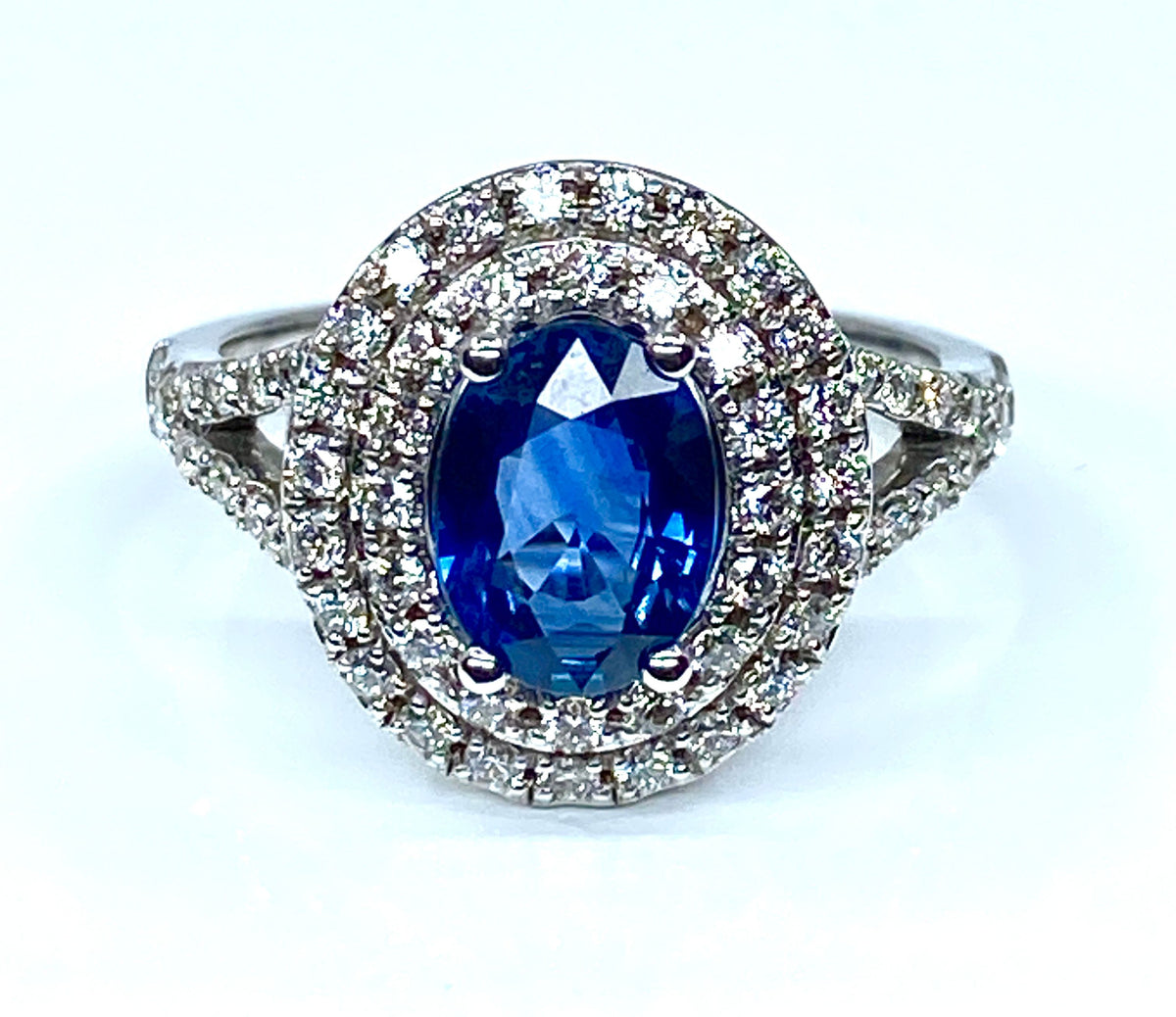 Bague en or blanc 18 carats en saphir et diamants