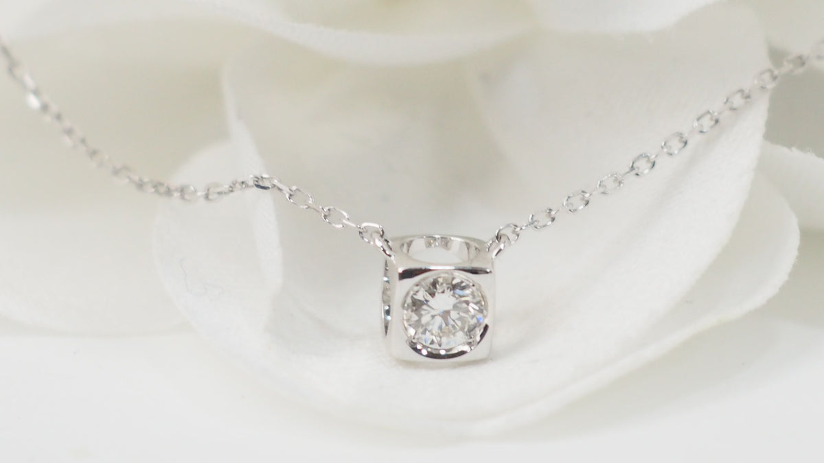 Collier Dinh Van Le Cube diamant en or blanc et diamant