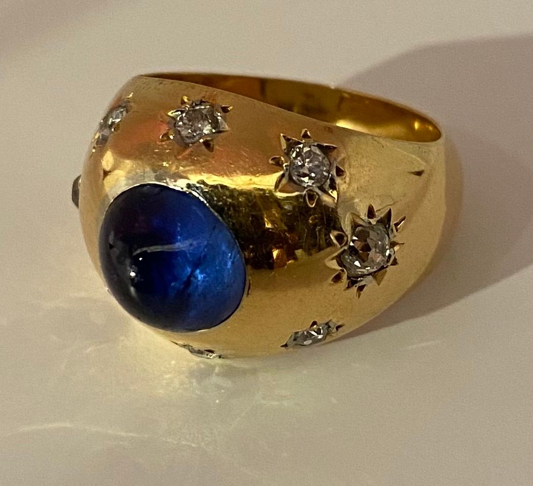 Bague en or 18 carats, saphir cabochon 5.10 ct ceylan non chauffé vers 1940