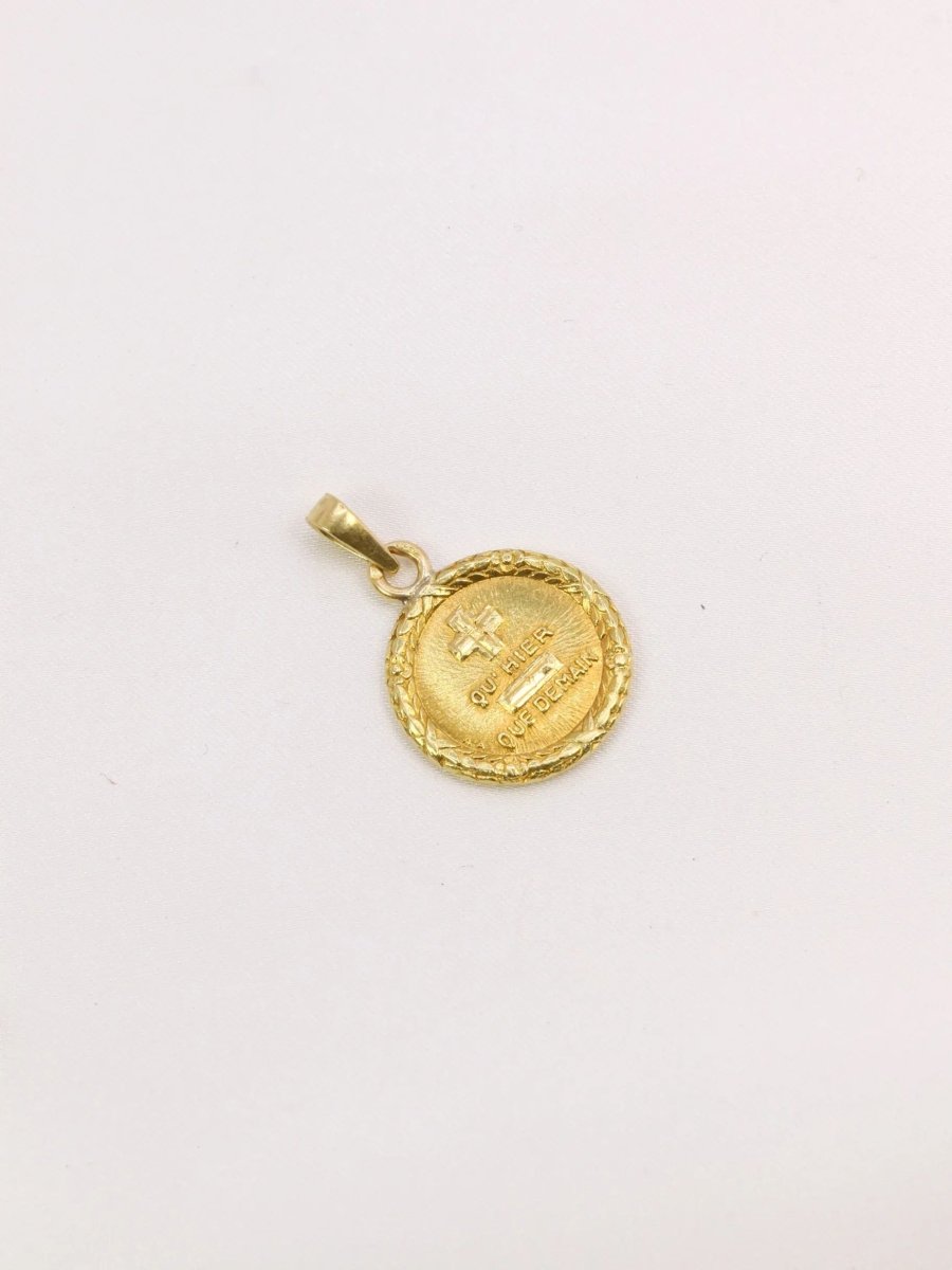 Médaille amour Augis couronne de Laurier Plus qu'hier moins que demain or jaune - Castafiore