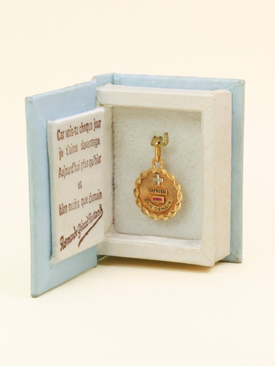 Medaille Amour Augis Plus hier Moins Demain, Ecrin d'origine, New Old Stock - Castafiore