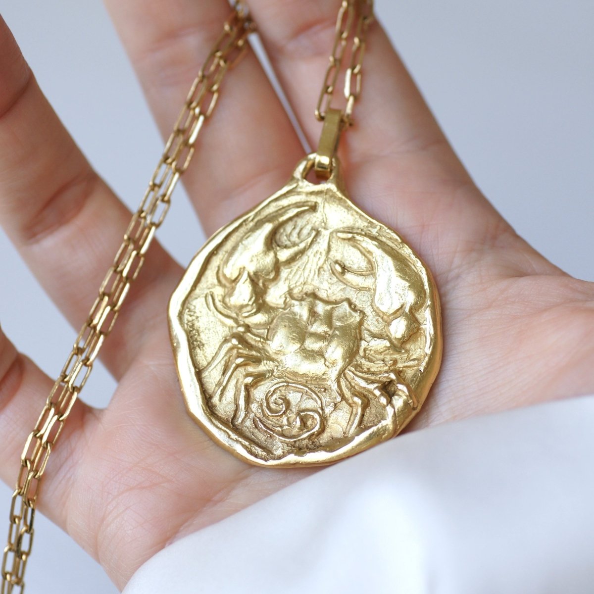 Médaille Astrologique Cancer en or jaune - Castafiore
