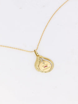 Médaille Augis Colombe en or, diamant et rubis, Plus qu’hier moins que demain - ca 1980 - Castafiore