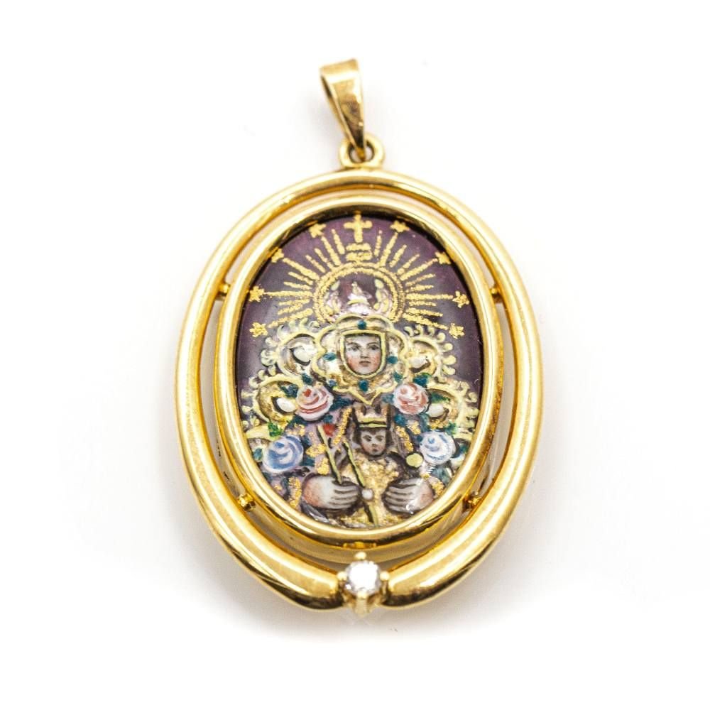 Médaille en or et émail de la Vierge Montserrat