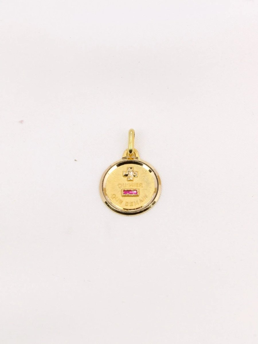 Mini Médaille amour Augis Plus qu'hier moins que demain or jaune diamant rubis - Castafiore