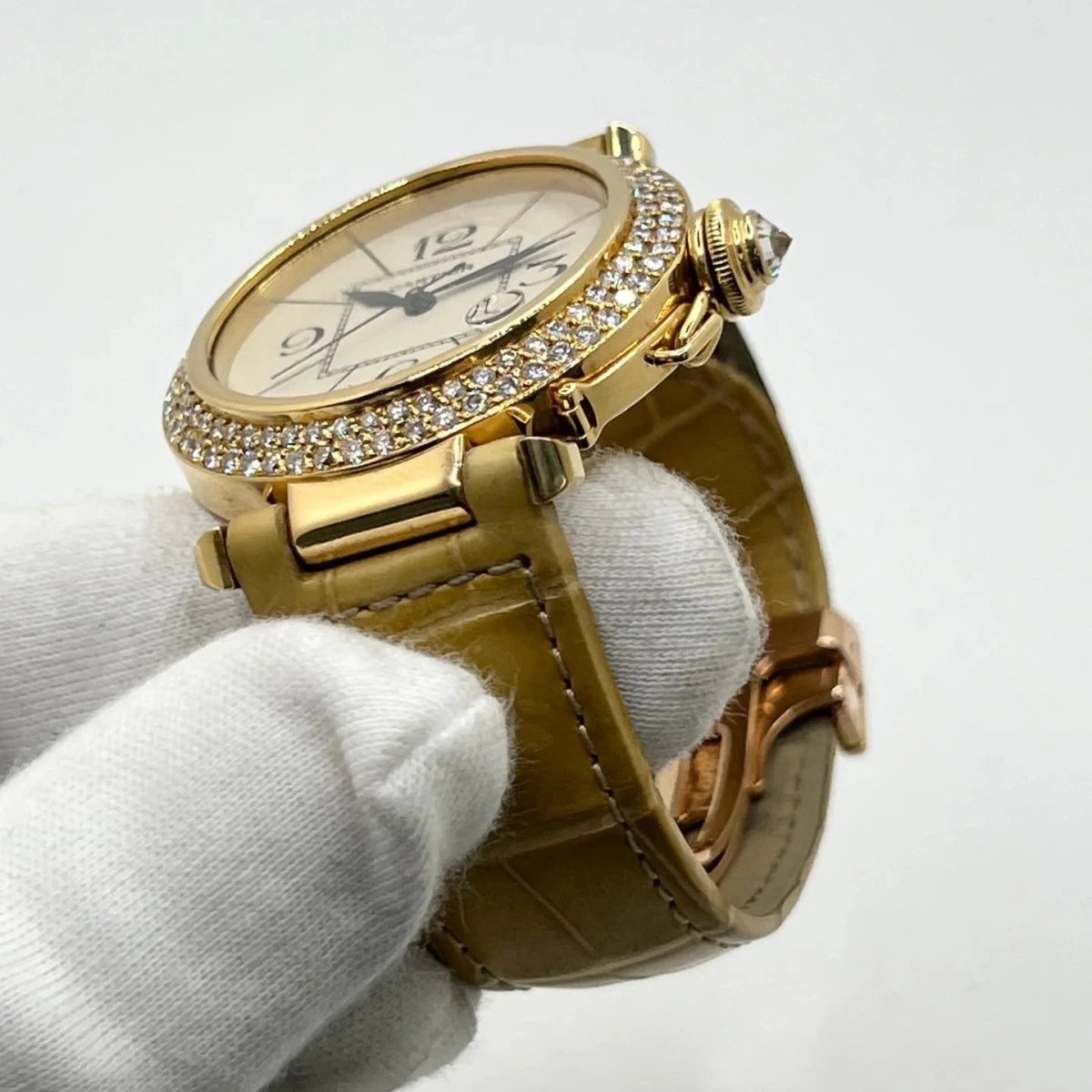 Montre CARTIER "Pasha" en or jaune, or rose, cuir et diamants - Castafiore