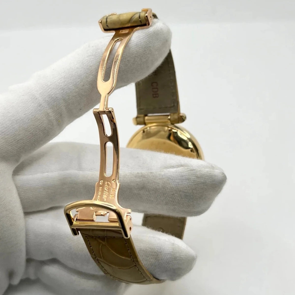 Montre CARTIER "Pasha" en or jaune, or rose, cuir et diamants - Castafiore