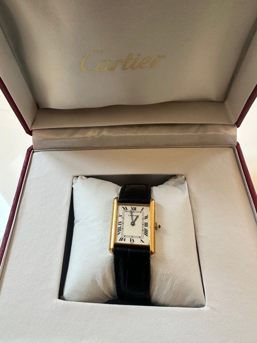 Montre CARTIER Tank Louis en or jaune, cuir et quartz