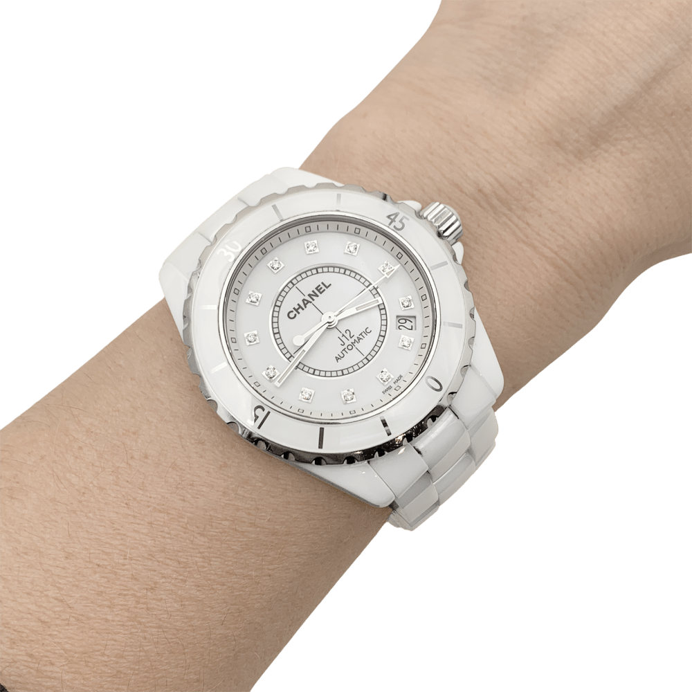 Montre CHANEL "J12" en céramique, acier et diamants - Castafiore