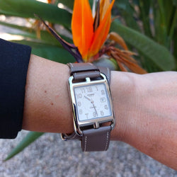 Montre HERMÈS "Cape Cod" GM en acier et cuir - Castafiore