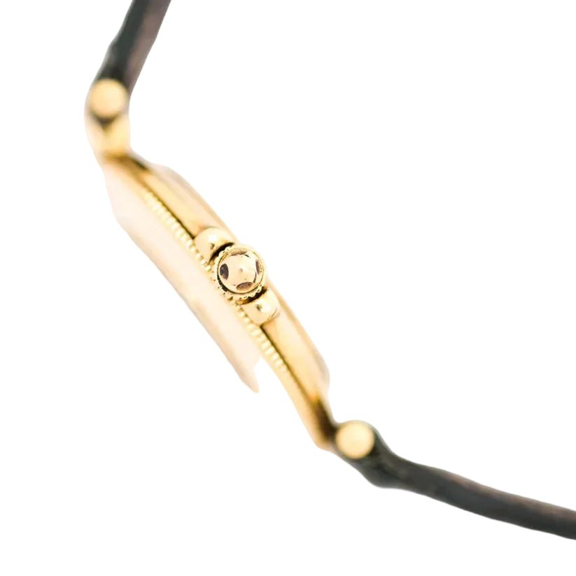 Montre JAEGER-LECOULTRE en or jaune, nacre, cuir, émeraudes et diamants - Castafiore