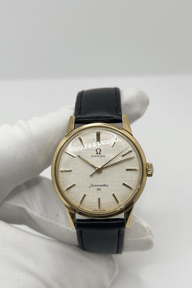 Montre OMEGA "Seamaster 300" en acier et cuir - Castafiore