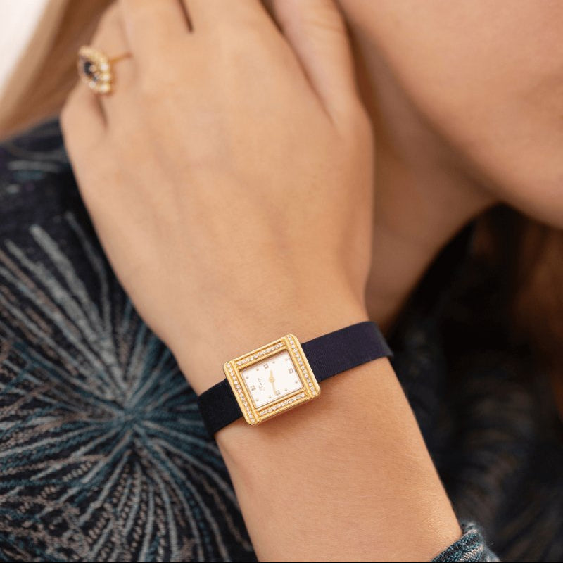 Montre POIRAY, "Ma première" modèle mini en or jaune et diamants - Castafiore
