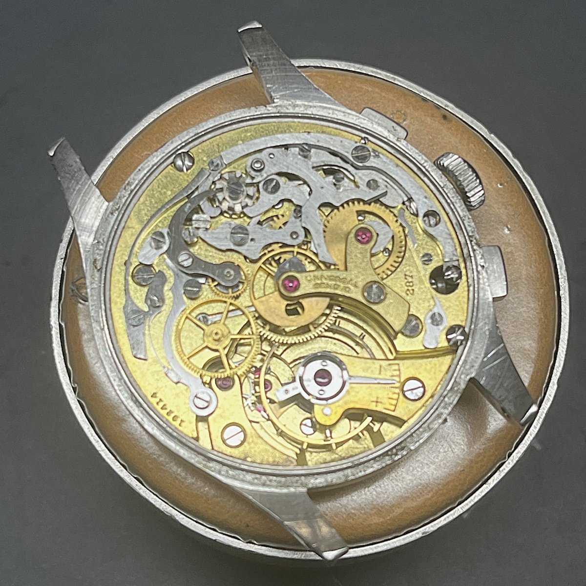 Montre UNIVERSAL GENEVE "Uni-Compax" en acier - Castafiore