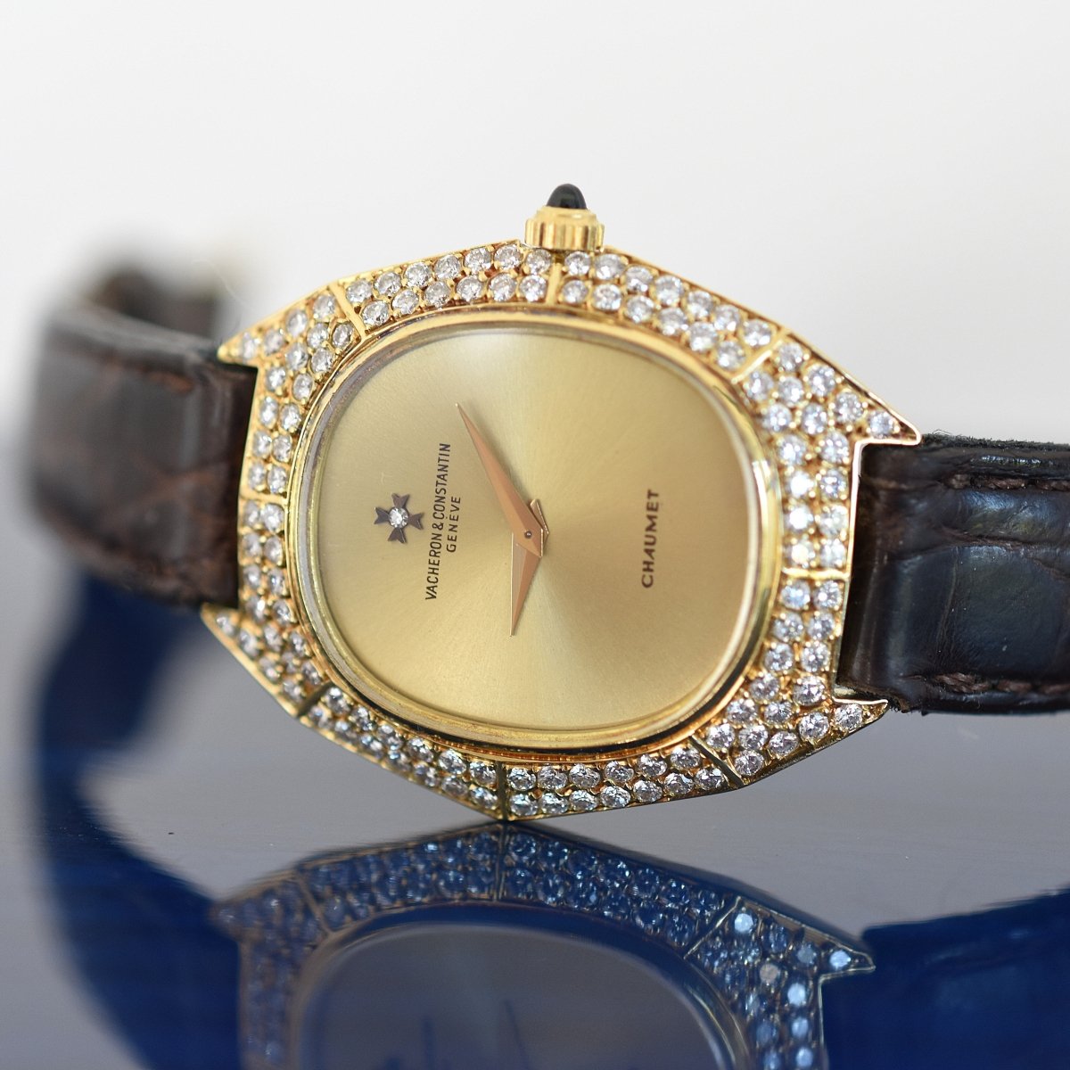 Montre VACHERON CONSTANTIN POUR CHAUMET en or jaune, cuir et diamants - Castafiore
