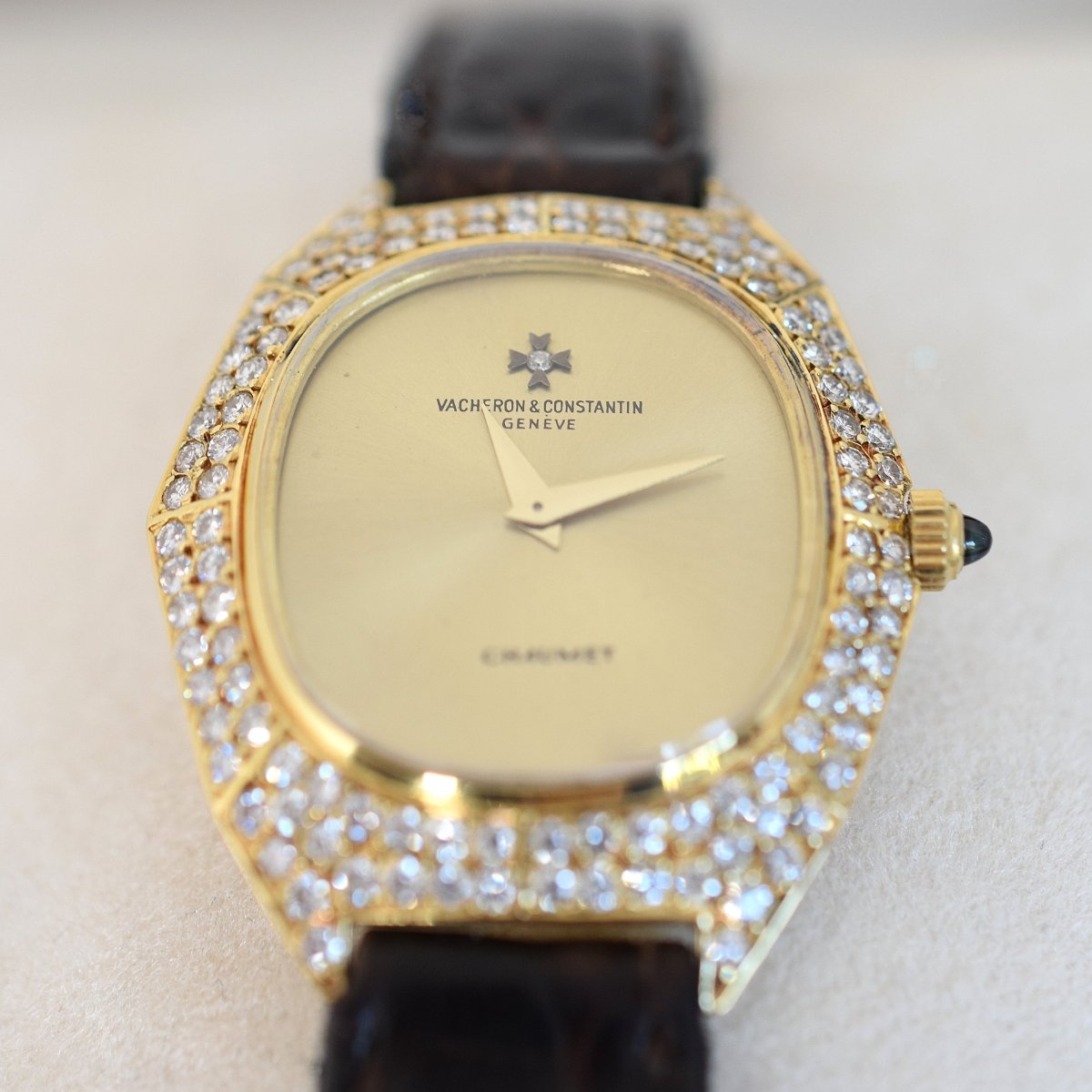 Montre VACHERON CONSTANTIN POUR CHAUMET en or jaune, cuir et diamants - Castafiore