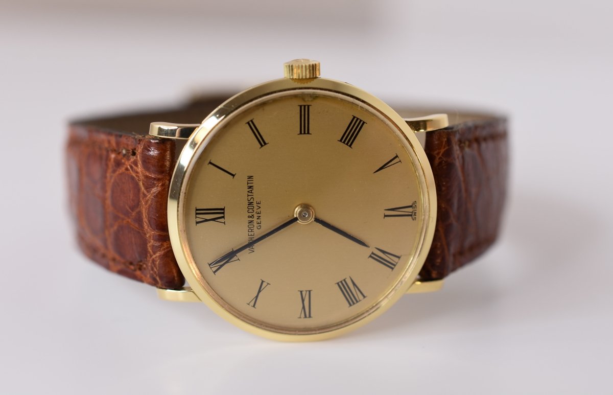 Montre VACHERON CONSTANTIN "Ultra - Thin" en or jaune, - Castafiore