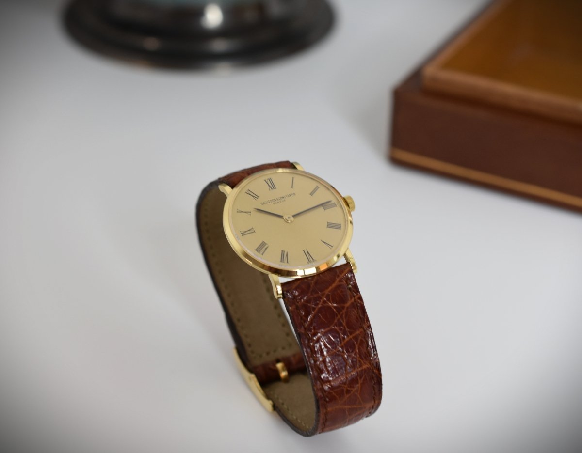 Montre VACHERON CONSTANTIN "Ultra - Thin" en or jaune, - Castafiore