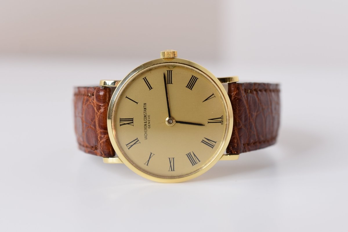 Montre VACHERON CONSTANTIN "Ultra - Thin" en or jaune, - Castafiore