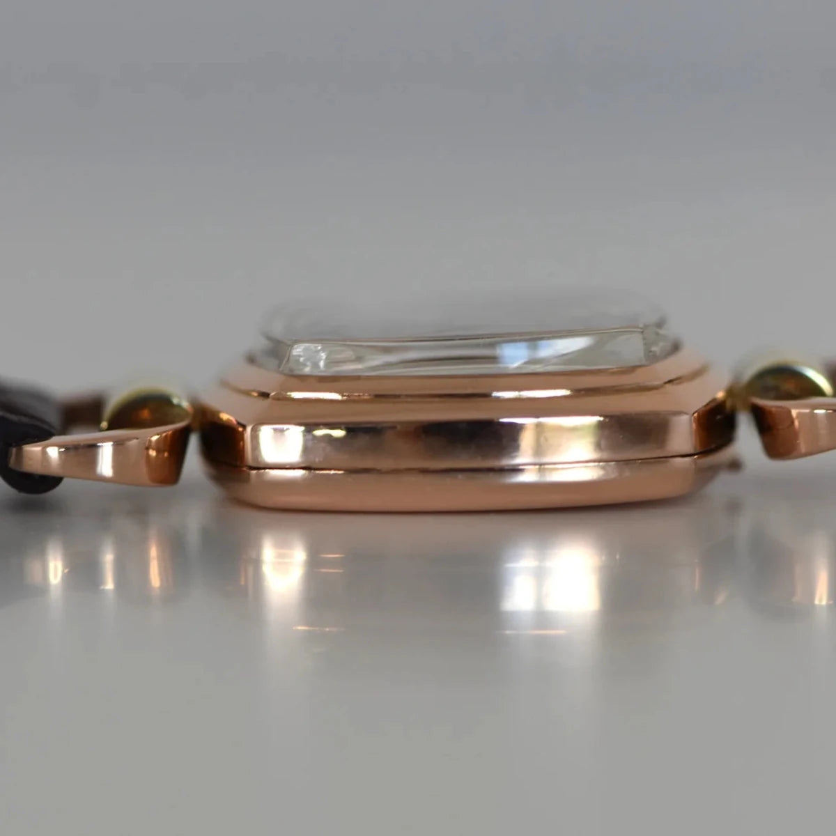 Montre VANCHERON & CONSTANTIN "Étrier" en or rose et cuir - Castafiore
