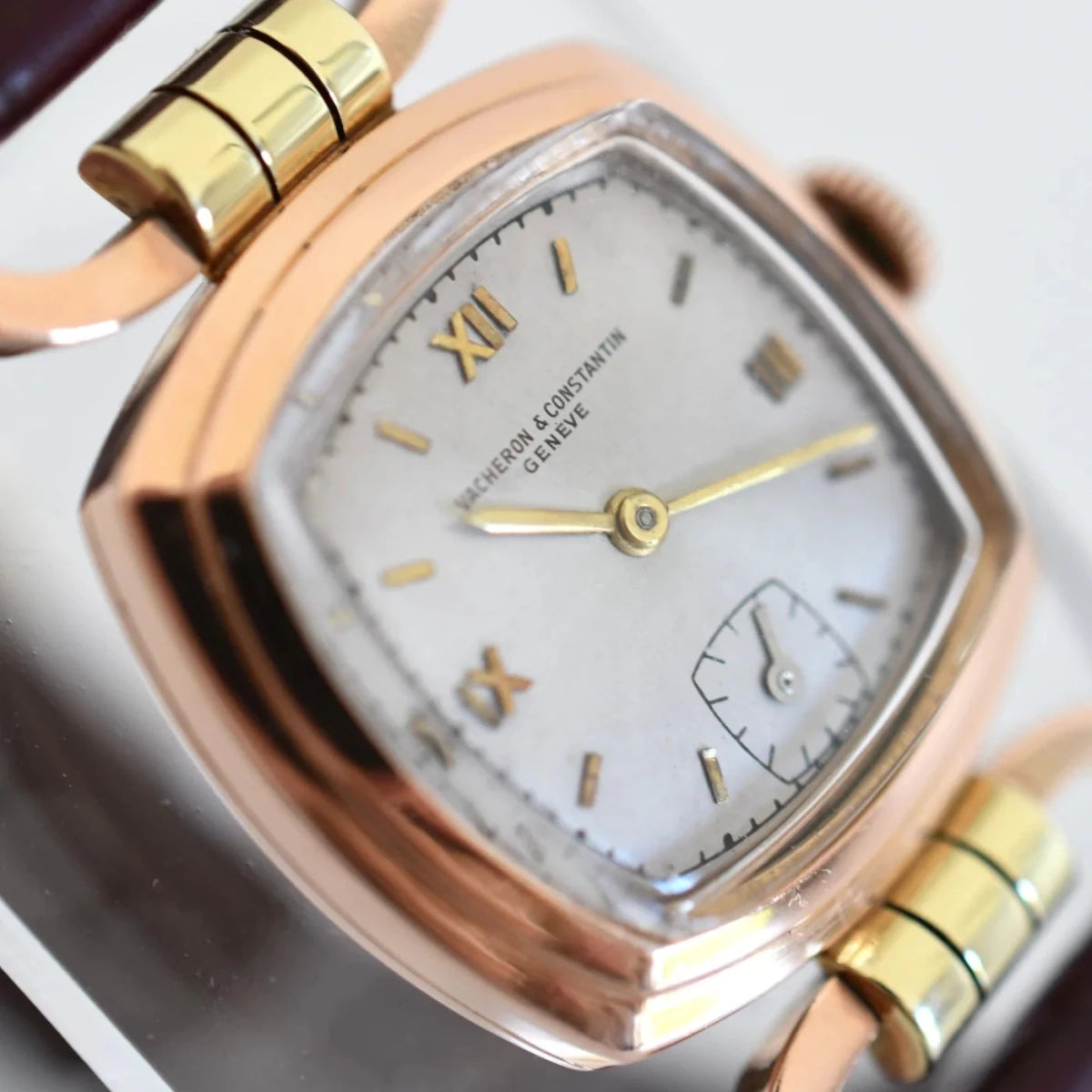 Montre VANCHERON & CONSTANTIN "Étrier" en or rose et cuir - Castafiore