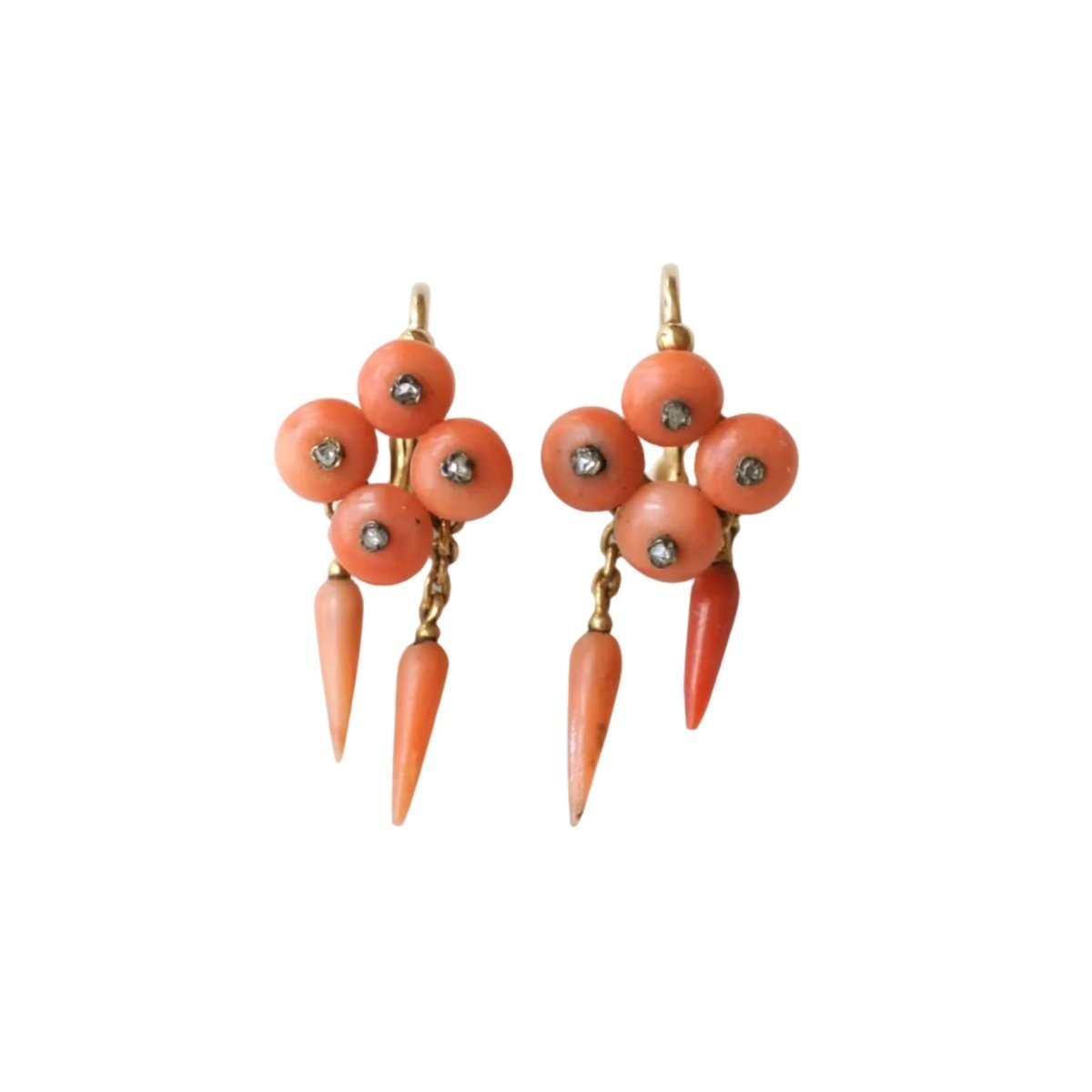 Parure Collier, boucles d'oreilles et bague en or jaune, argent, corail et diamants - Castafiore