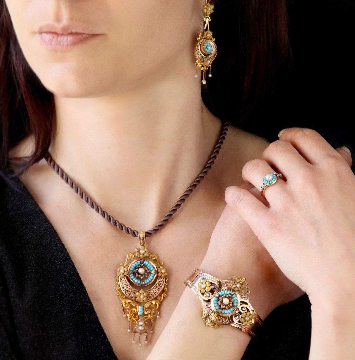 Parure en or rose, perles, turquoises et diamants - Castafiore