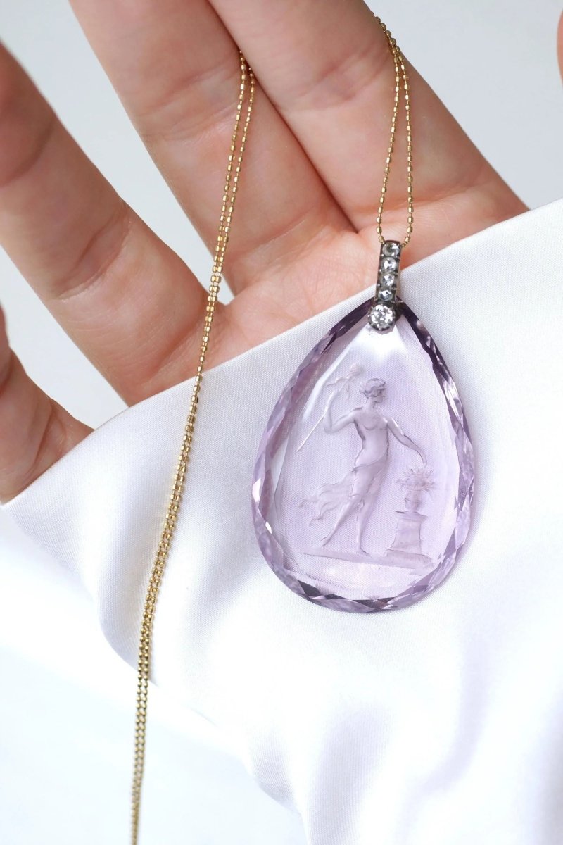 Pendentif Ancien Goutte Intaille Améthyste et Diamants - Castafiore
