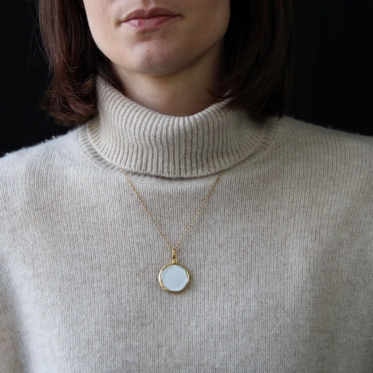 Pendentif ANCIEN Médaillon en or jaune et verre - Castafiore