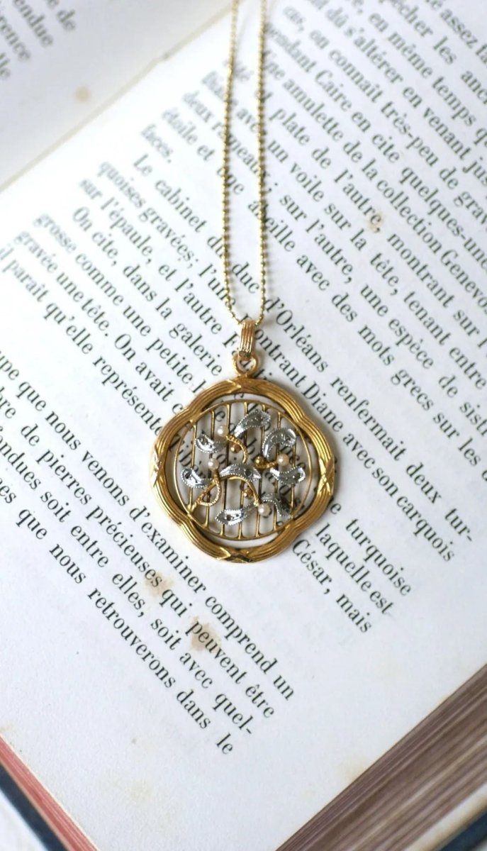 Pendentif Art Nouveau Gui Or jaune Perles et Diamants - Castafiore