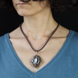Pendentif broche camée en or rose et argent avec diamants - Castafiore