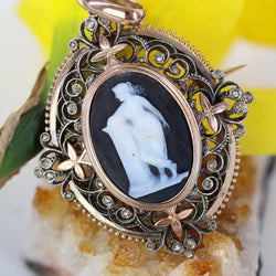 Pendentif broche camée en or rose et argent avec diamants - Castafiore
