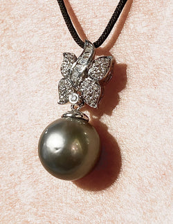 Pendentif en or blanc 18 carats, perle de Tahiti et diamants - Castafiore