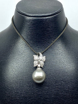 Pendentif en or blanc 18 carats, perle de Tahiti et diamants - Castafiore