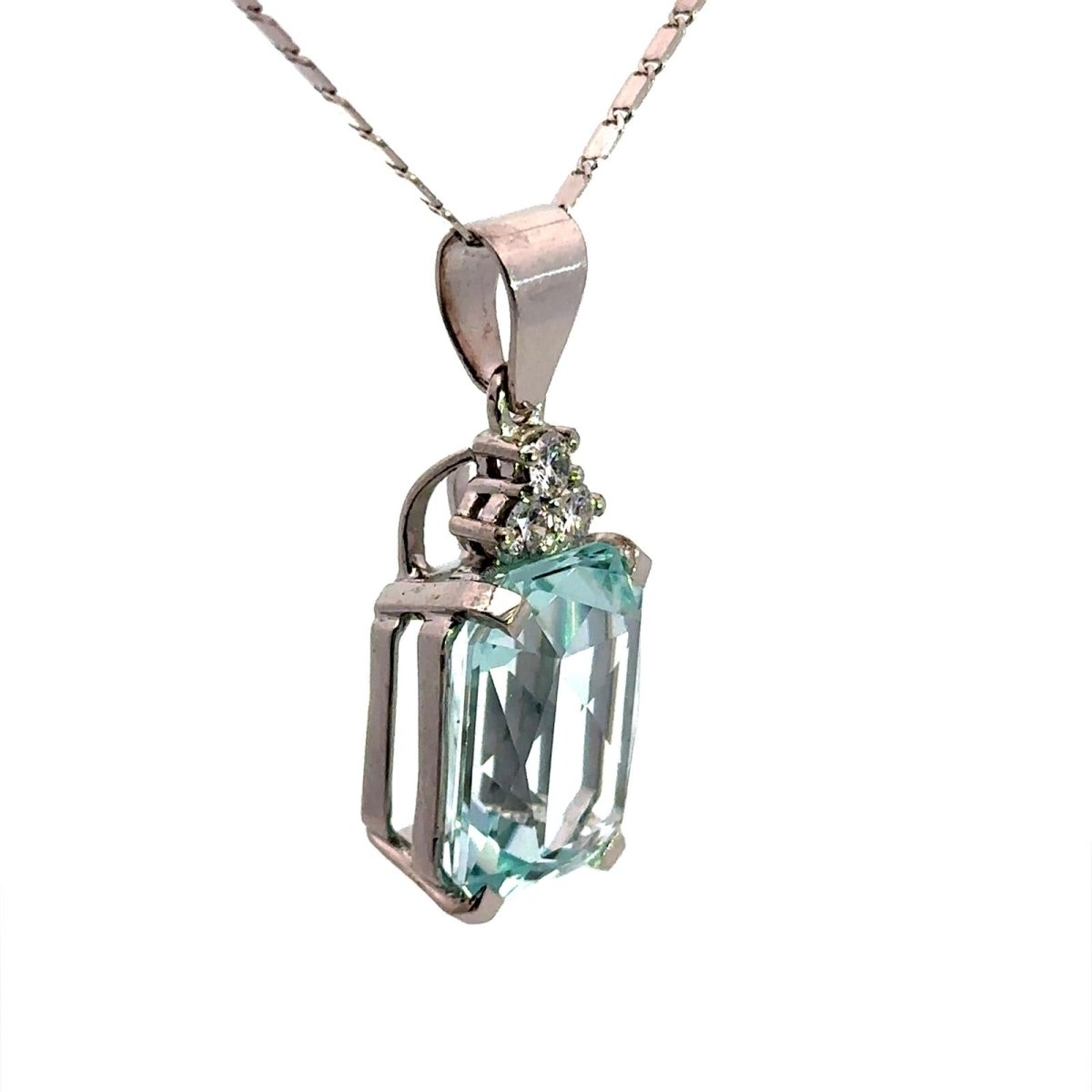 Pendentif en or blanc, aigue - marine et diamants - Castafiore