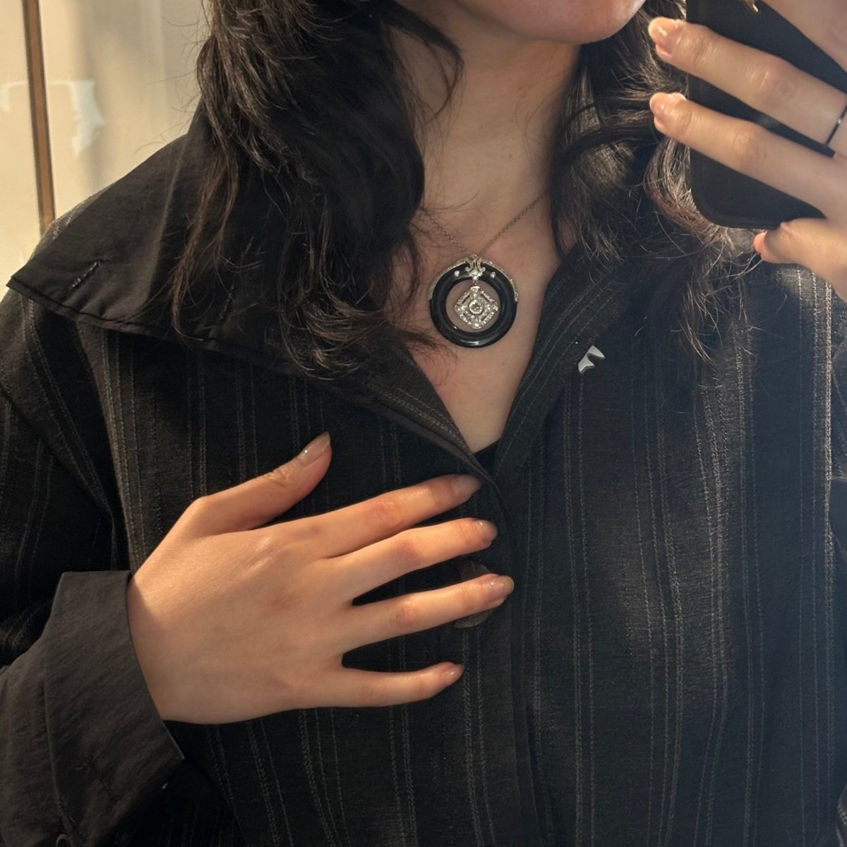 Pendentif en or blanc, platine, onyx, rubis et diamants - Castafiore