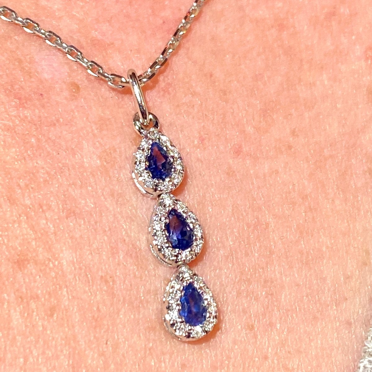 Pendentif en or blanc, saphir et diamants - Castafiore