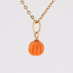 Pendentif en or jaune et corail gravé - Castafiore
