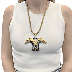 Pendentif FRED double tête de cheval en or jaune et corne. - Castafiore