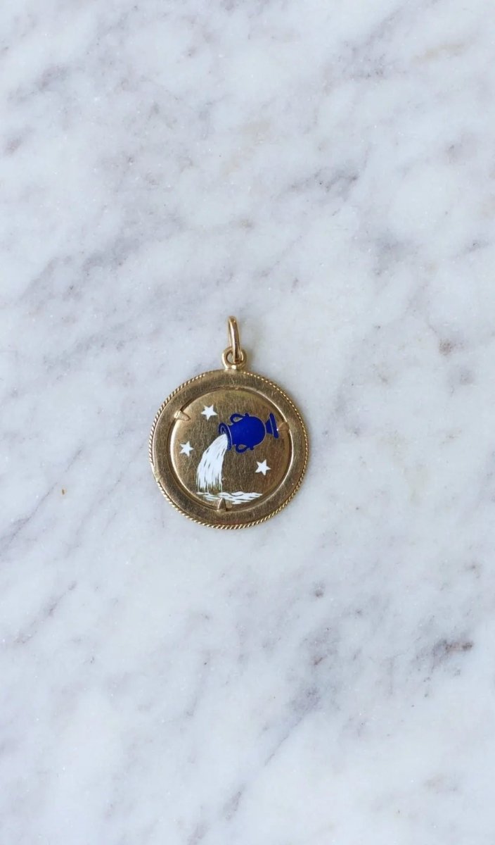 Pendentif médaille astrologique Verseau, or et émail - Castafiore