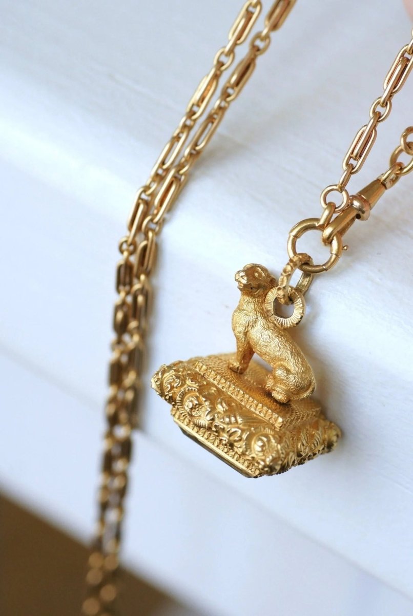 Pendentif, sceau Ancien, lion en or et aigue marine - Castafiore