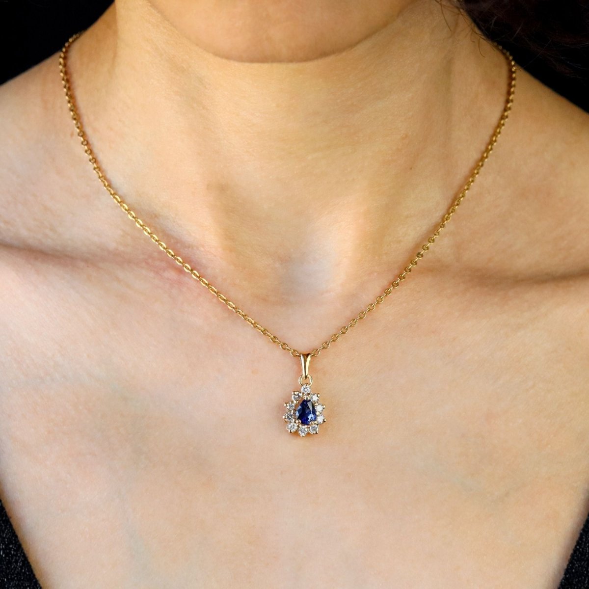 Pendentif sen or jaune, saphir et diamants - Castafiore