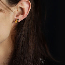 Puces d'oreilles or jaune virgule bombée - Castafiore