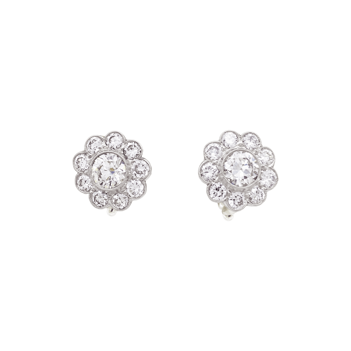 Boucles d'oreilles en or blanc, platine et diamants.