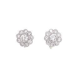 Boucles d'oreilles en or blanc, platine et diamants.