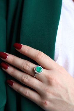 Bague Pompadour Or blanc Emeraude