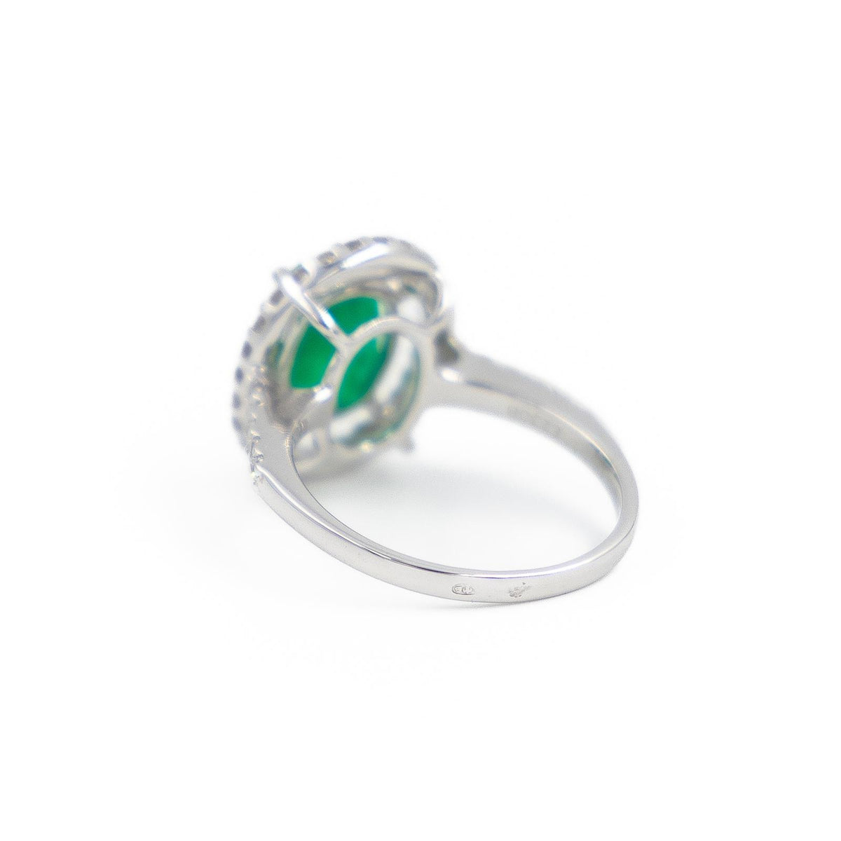 Bague Pompadour Or blanc Emeraude
