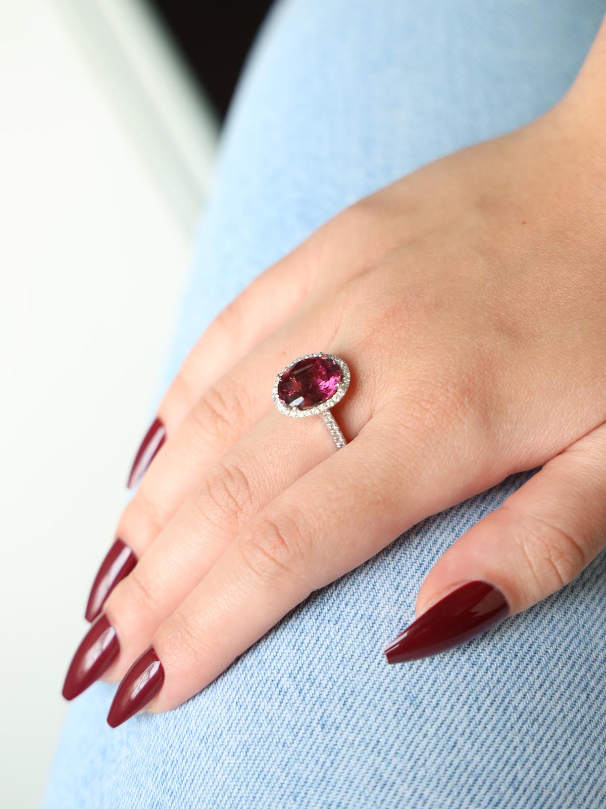 Bague Pompadour en or blanc et tourmaline rose