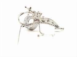 Broche en or blanc et diamants