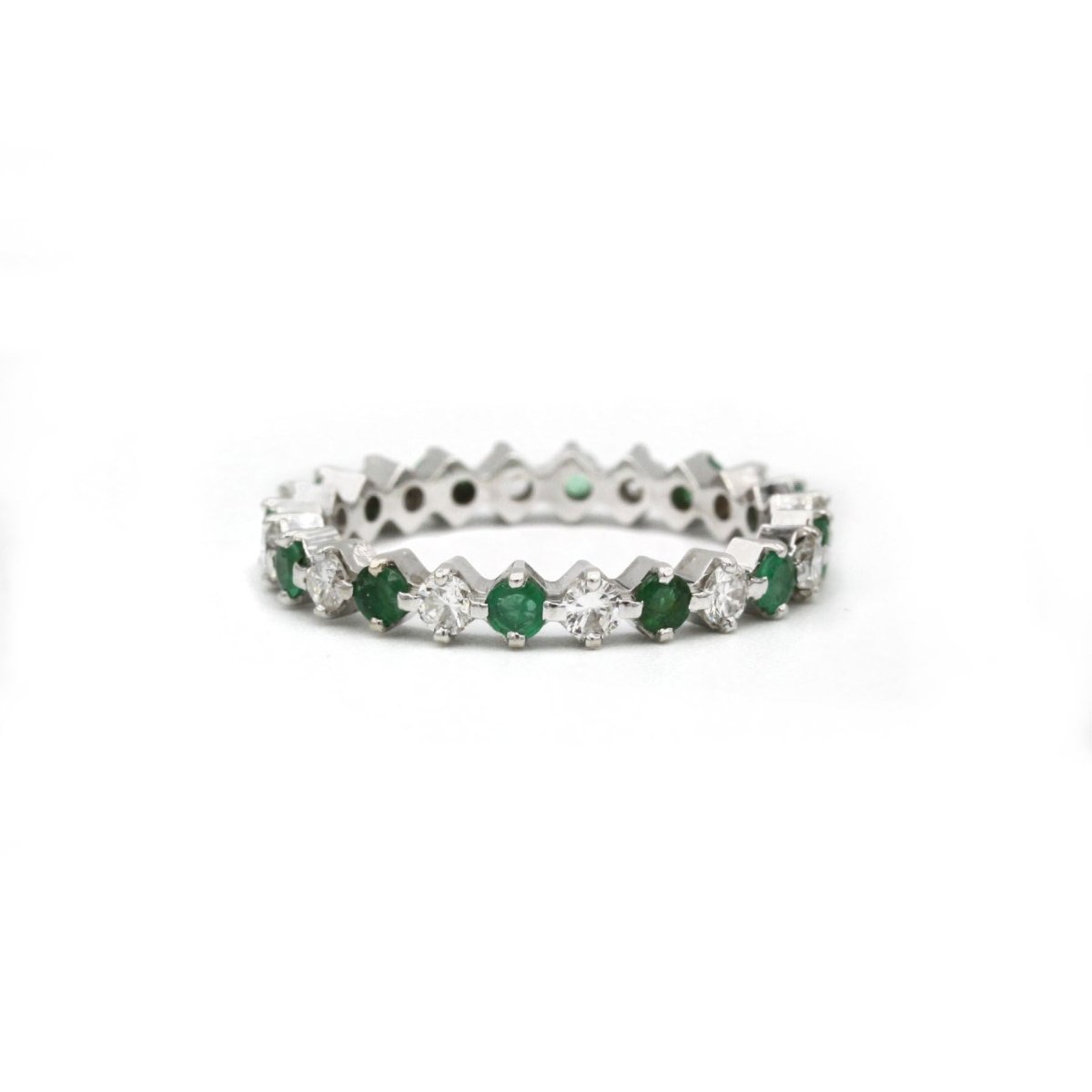 Alliance en or blanc, émeraudes et diamants - Castafiore